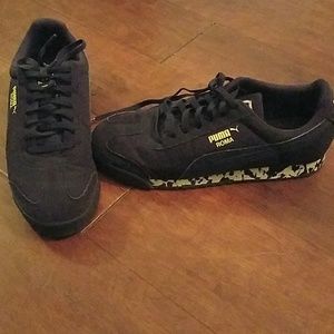 Boys Puma tennis shoes
